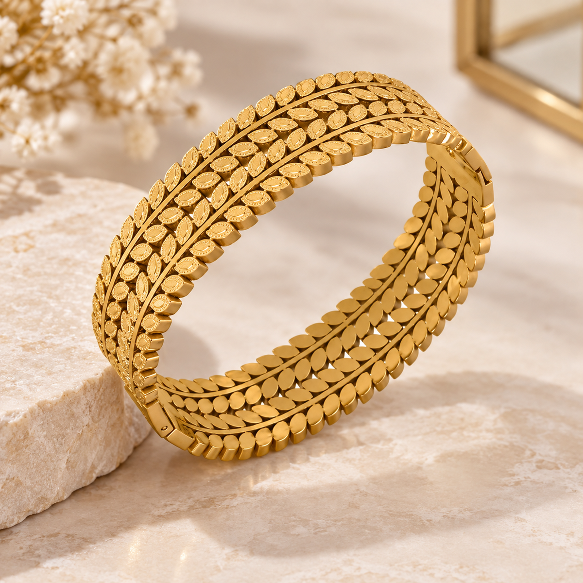 Bracelet manchette doré motif épi