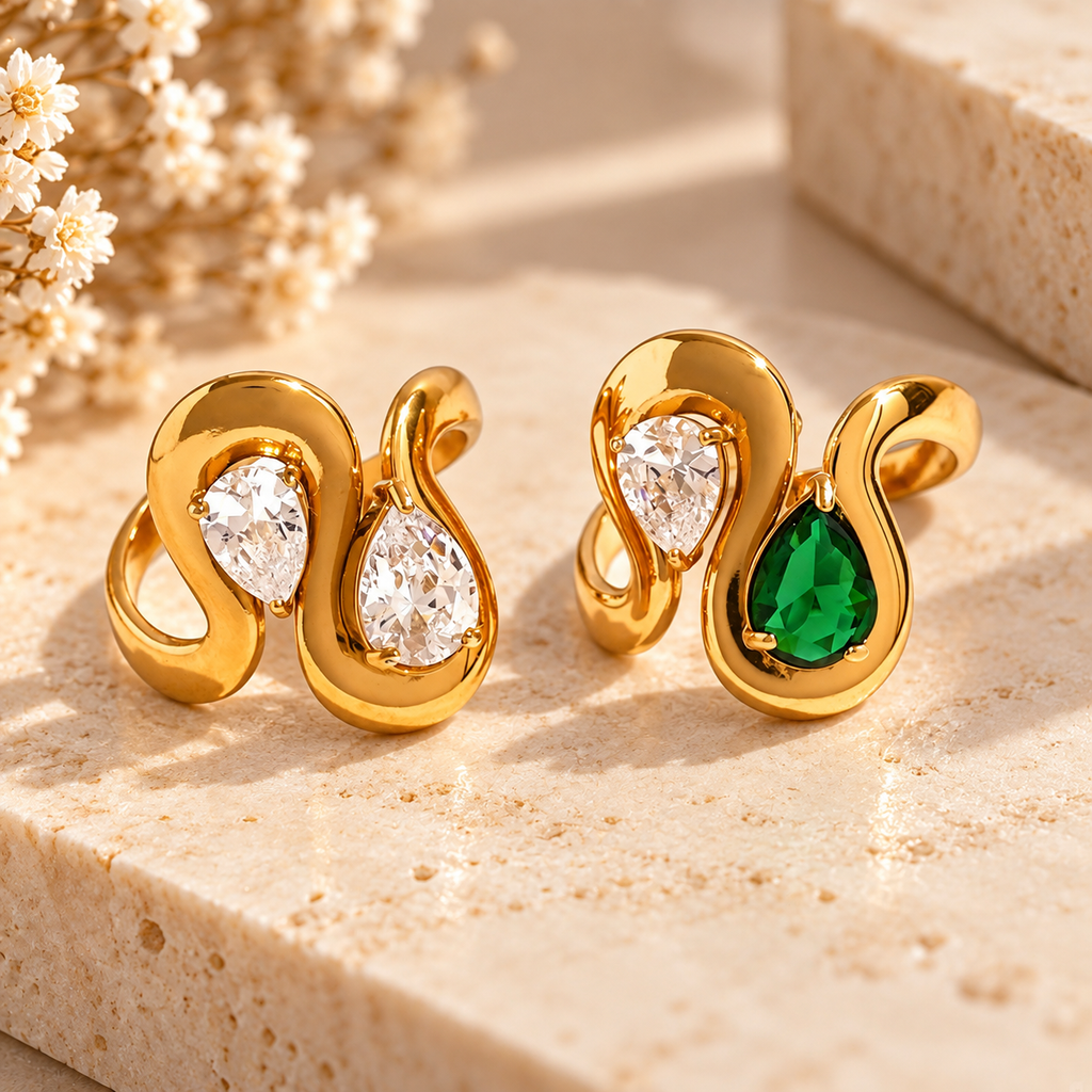 Bague dorée à volutes et gouttes lumineuses – blanc ou vert