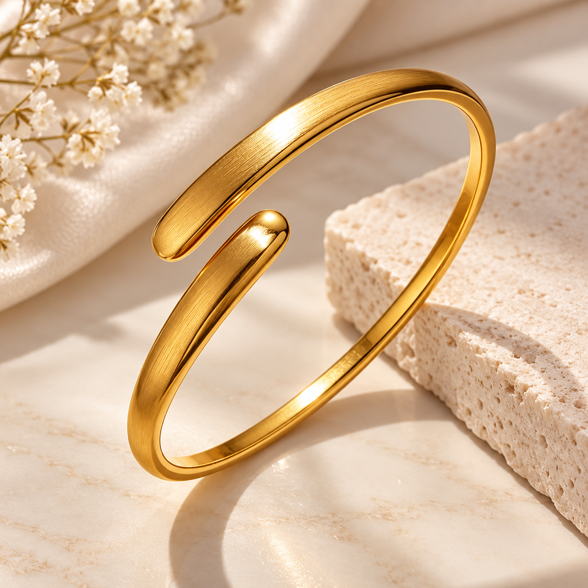 Bracelet jonc doré ouvert